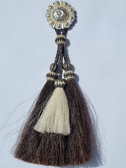 Tassel mit Knopfhalterung aus Pferdehaar und Concho für Hemd oder Bluse